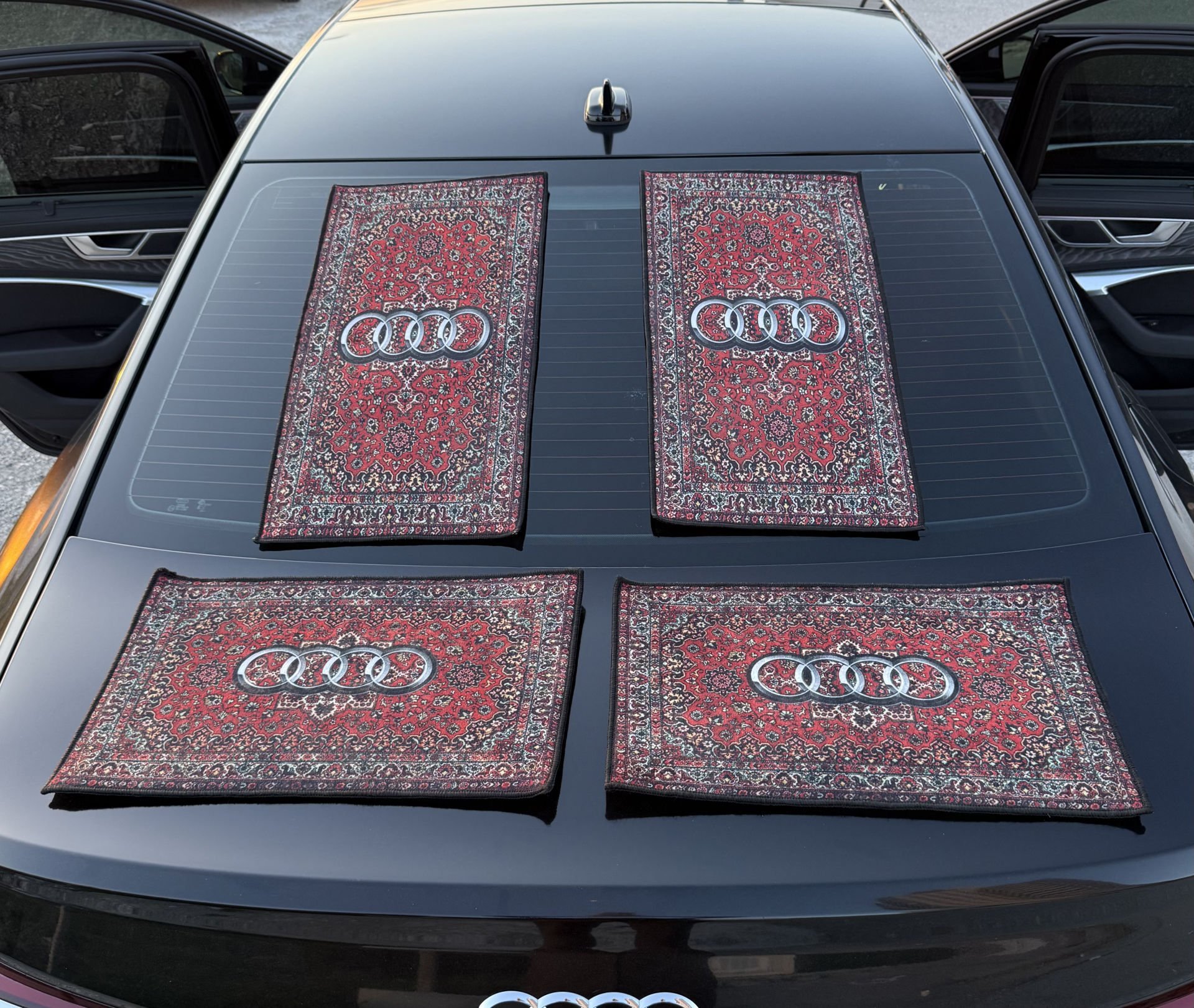 Otantik Desenli Halı Görünümlü Araba Paspası (Audi Logo Tasarım)